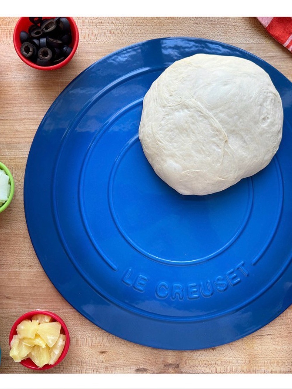Le Creuset Blue Round Ceramic Pizza Stone